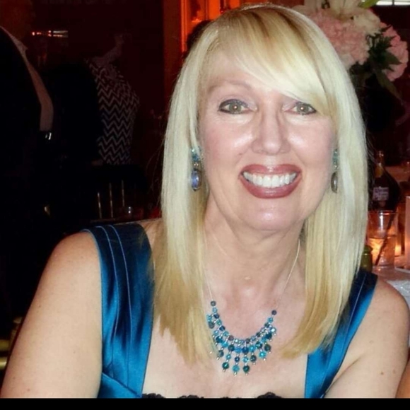 Meet your Posher, Anita - Picture 3 of 3